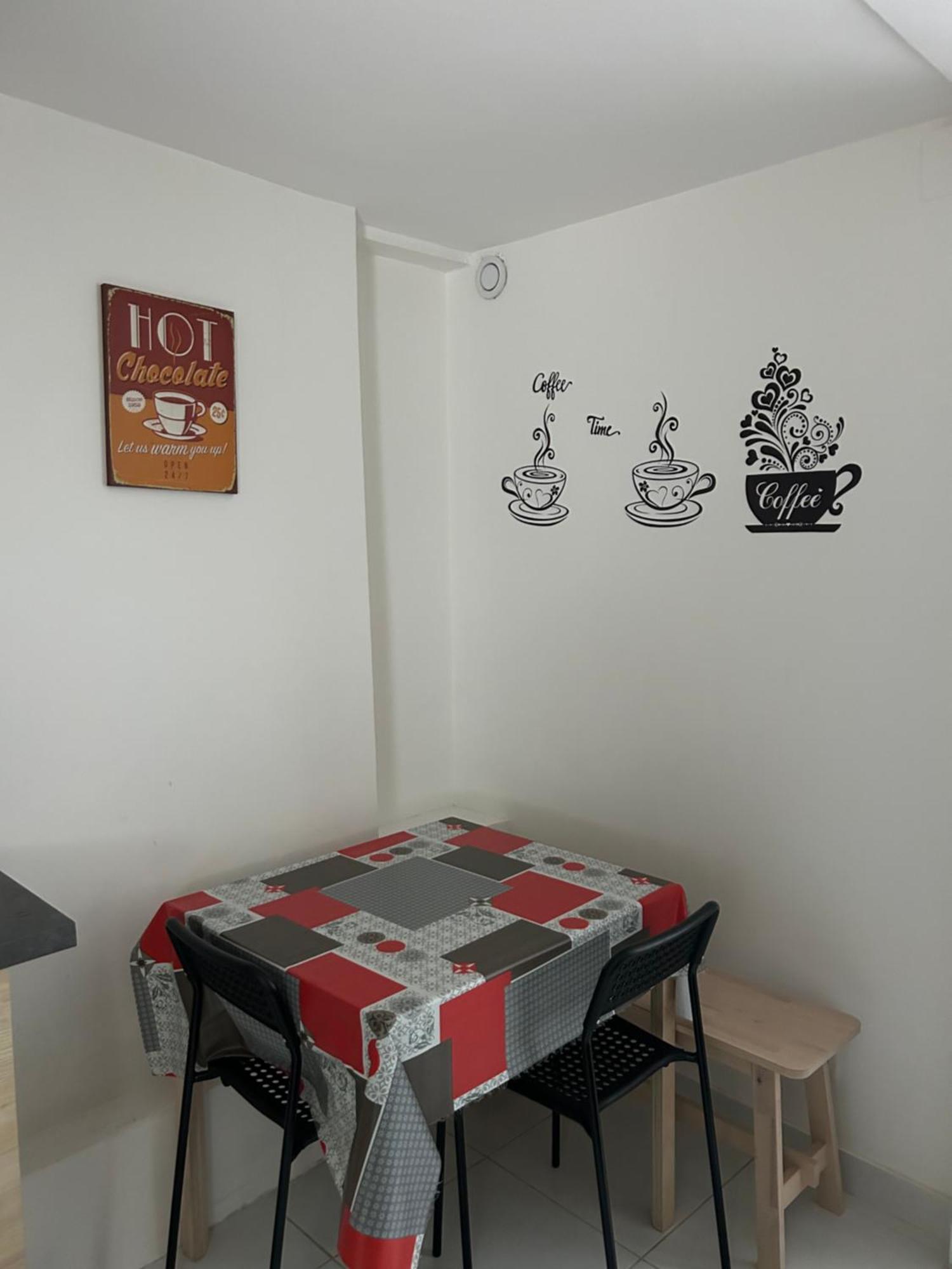 Appartement Avec Terrasse A Rosny-Sous-Bois Exterior photo